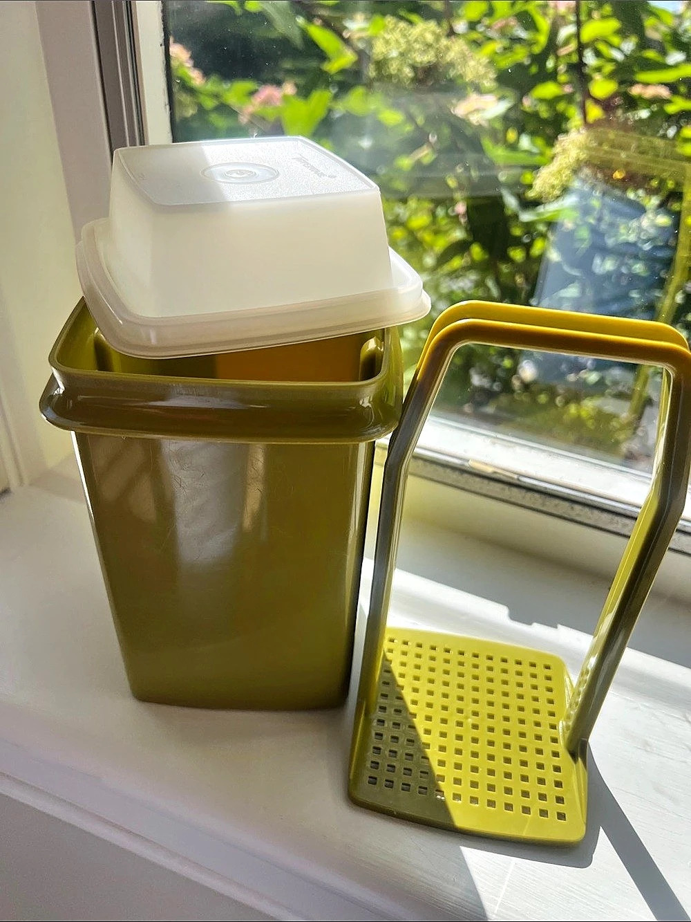 Tupperware Pickle It Container Green & White